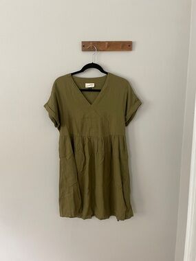 Universal Thread Olive V-Neck Short Sleeve Dress